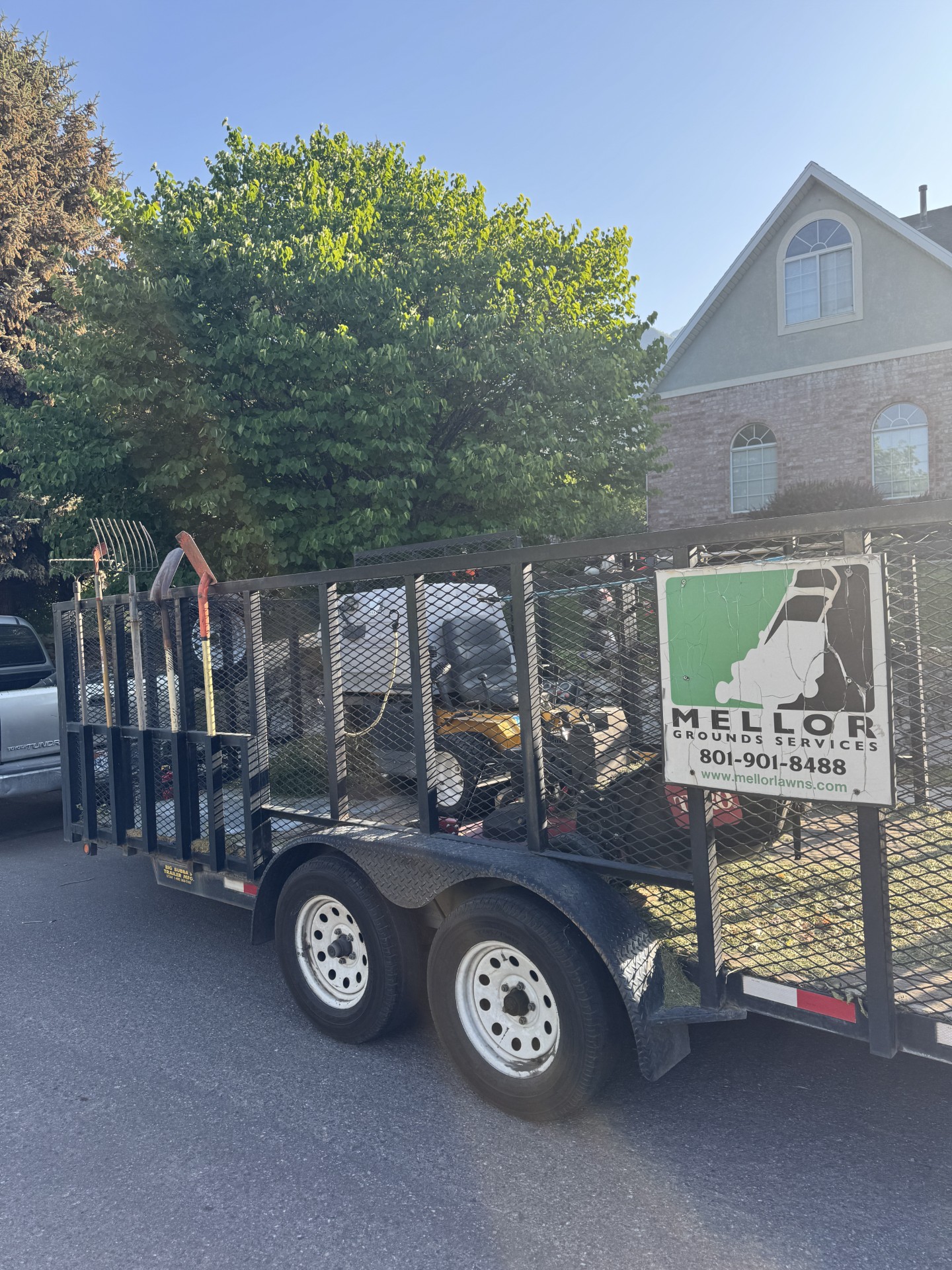 Commercial lawn care near me providing mowing and landscaping services for businesses in Utah County.